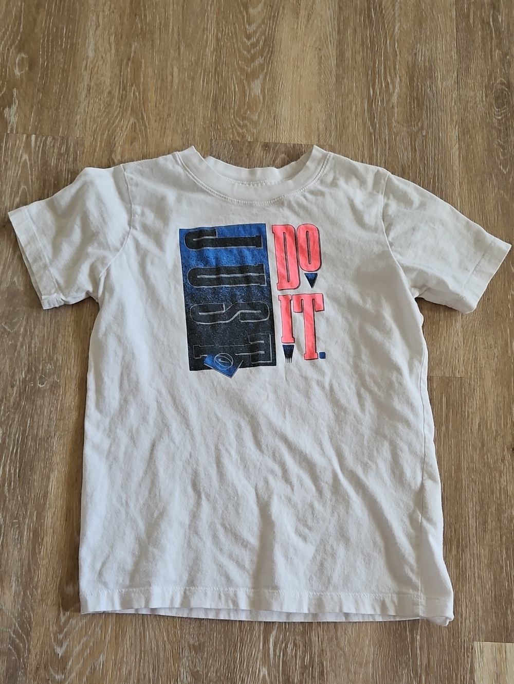 Boys size medium 90's vintage look nike cotton shirt white pink blue GUC.